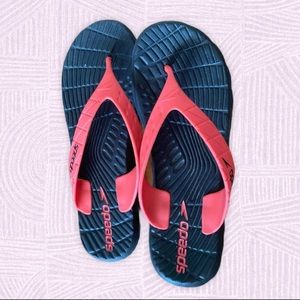 Speedo flip flops
